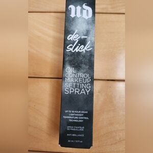 URBAN DECAY New!! De-slick oil control make up setting spray